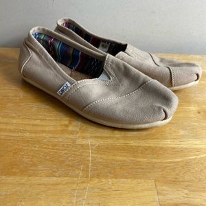 Toms slip on Flats Size 6.5 neutral classic casual minimalist summer‎